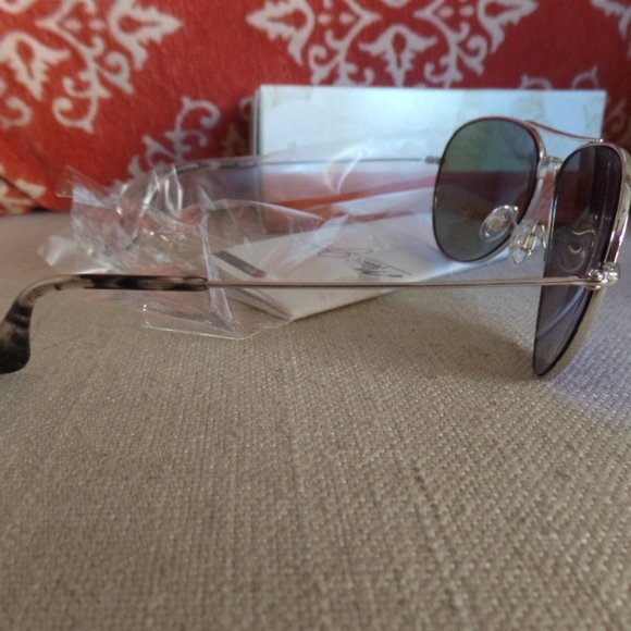 Maui Jim Mavericks Aviator in Silver Titanium Frame w/ Blue Hawaii Lens - Picture 7 of 11